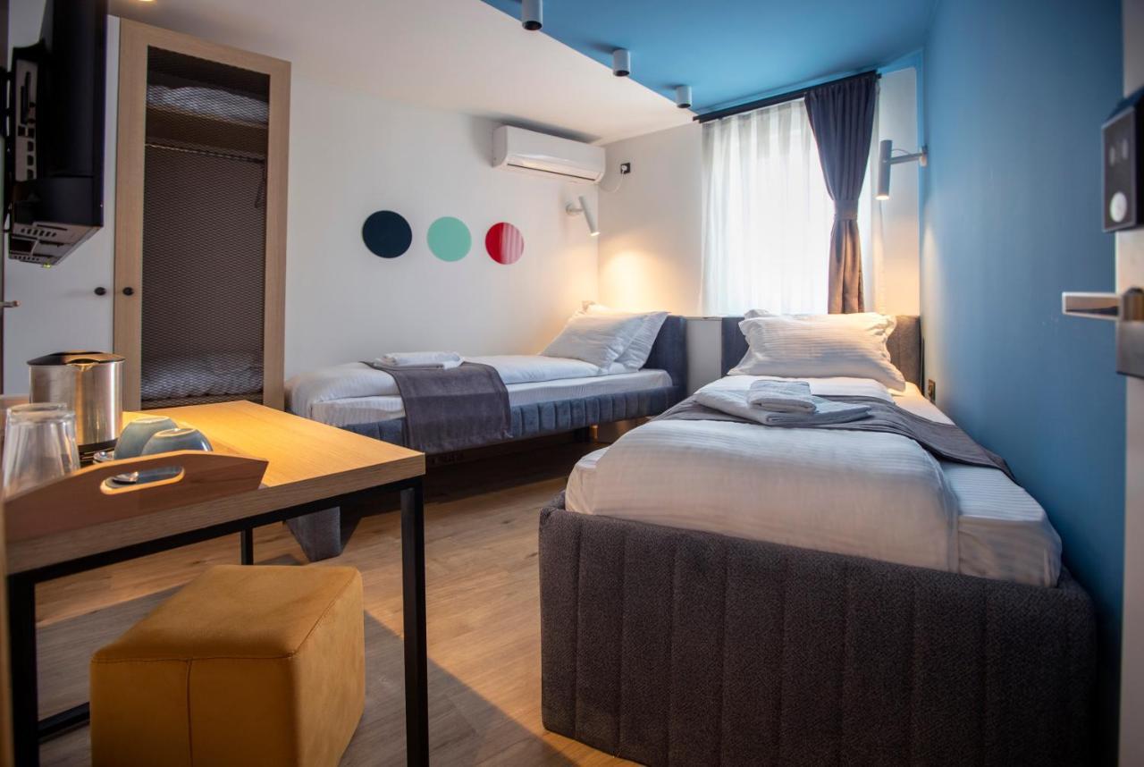 Hotel 4 Llulla Приштина Экстерьер фото