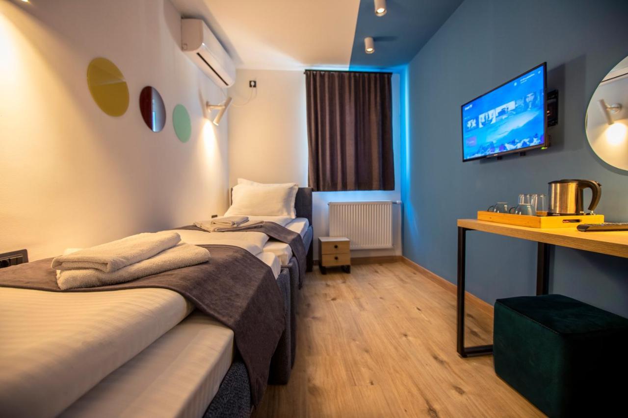 Hotel 4 Llulla Приштина Экстерьер фото