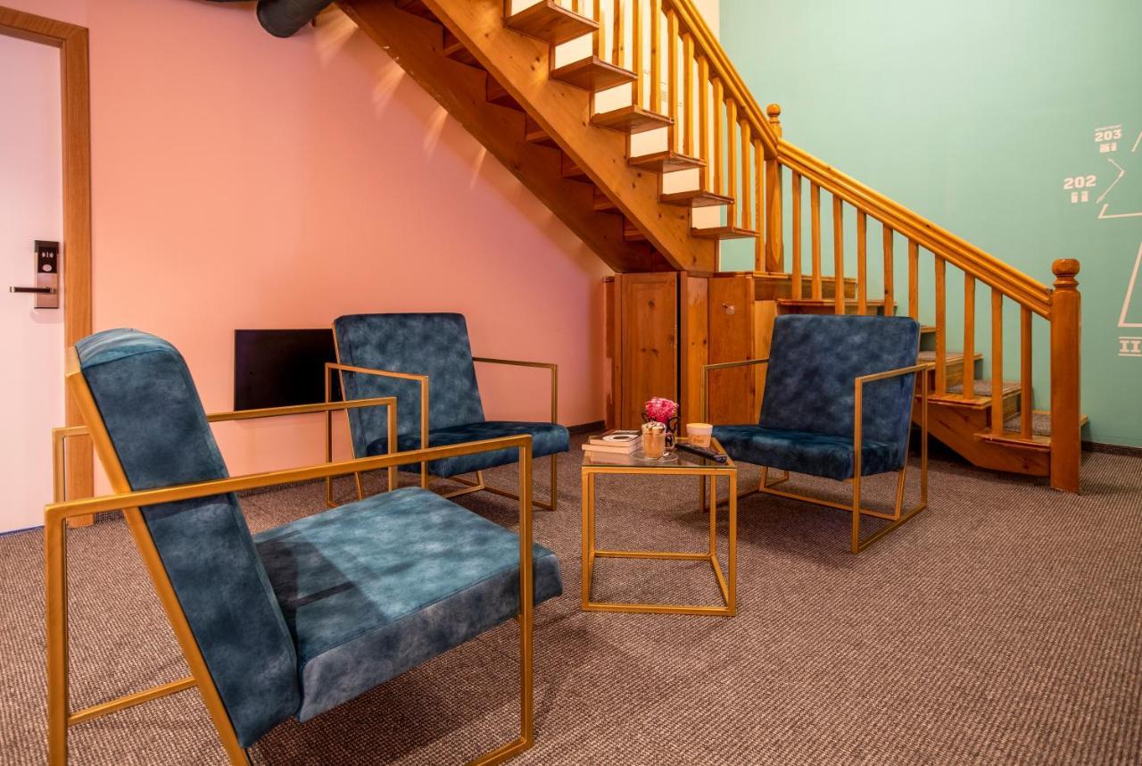 Hotel 4 Llulla Приштина Экстерьер фото
