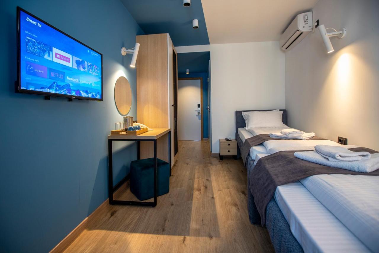 Hotel 4 Llulla Приштина Экстерьер фото