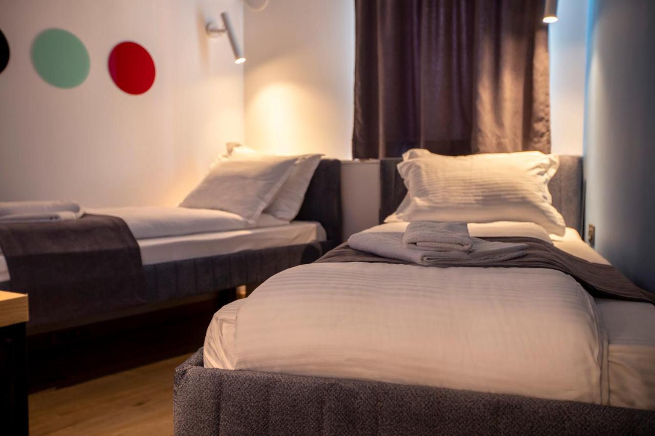 Hotel 4 Llulla Приштина Экстерьер фото