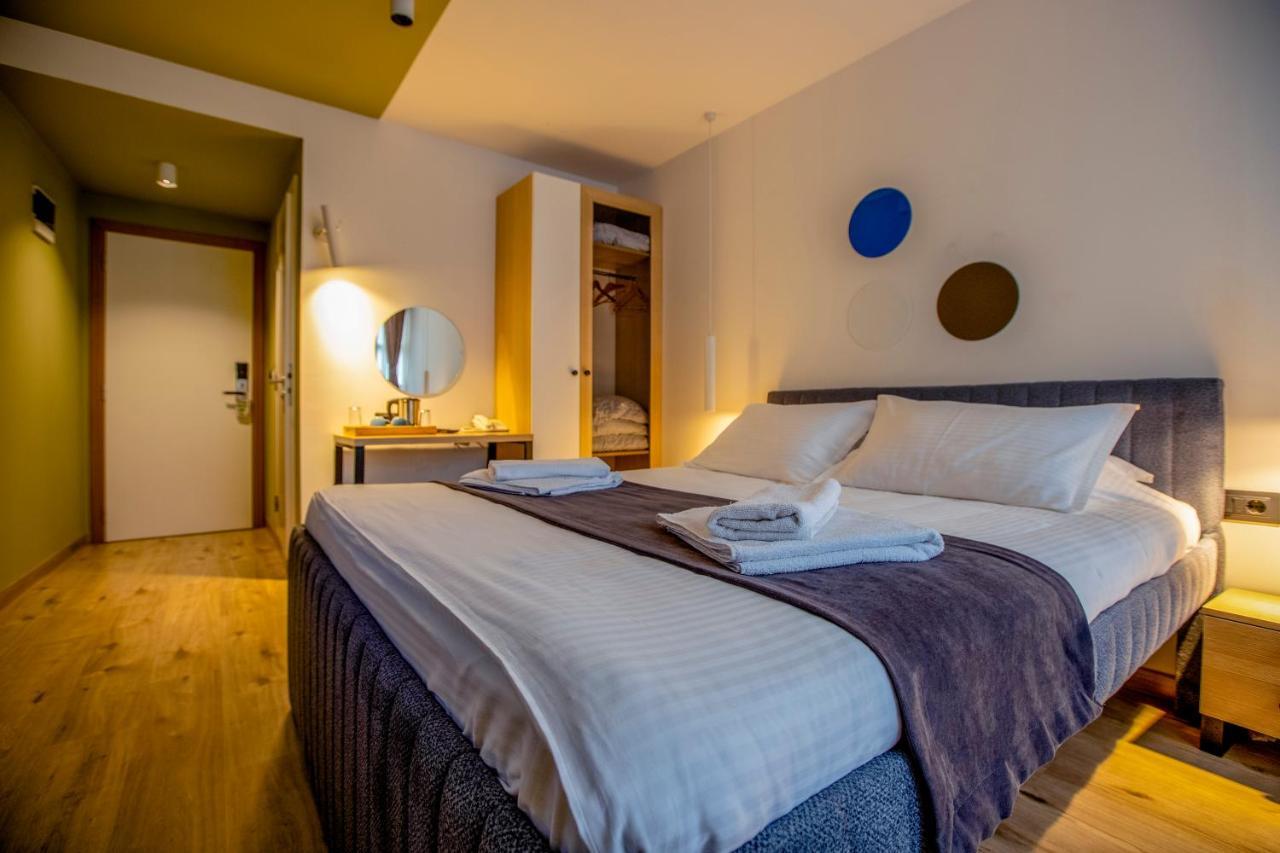 Hotel 4 Llulla Приштина Экстерьер фото