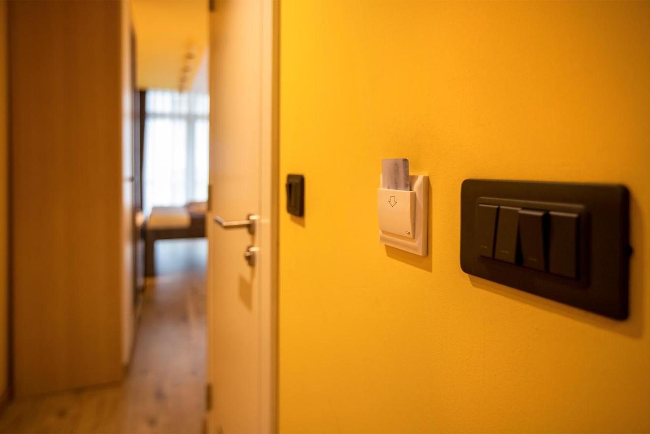 Hotel 4 Llulla Приштина Экстерьер фото
