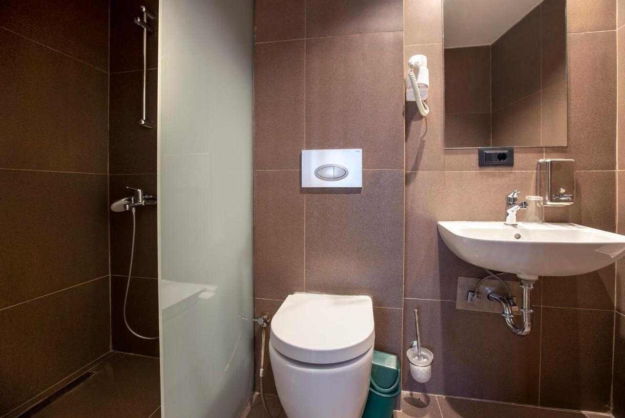 Hotel 4 Llulla Приштина Экстерьер фото