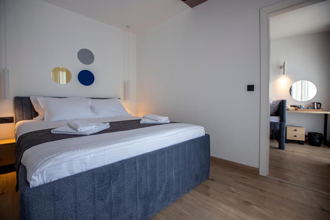Hotel 4 Llulla Приштина Экстерьер фото
