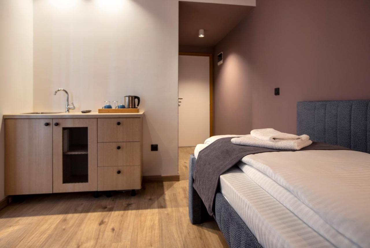 Hotel 4 Llulla Приштина Экстерьер фото