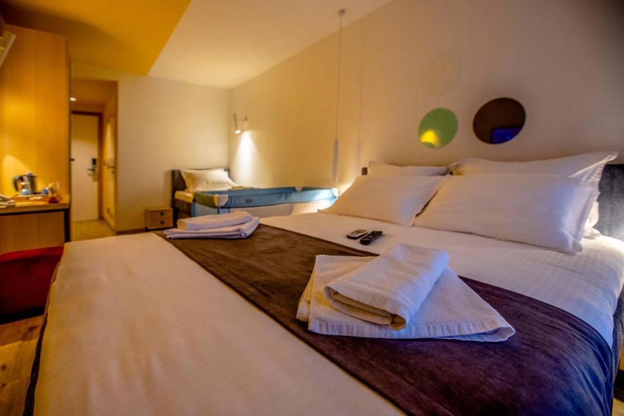 Hotel 4 Llulla Приштина Экстерьер фото